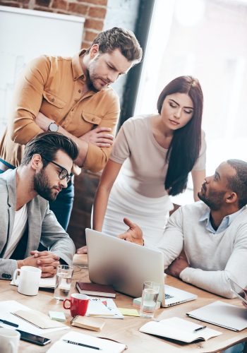 testi-hero-img testi-hero-img